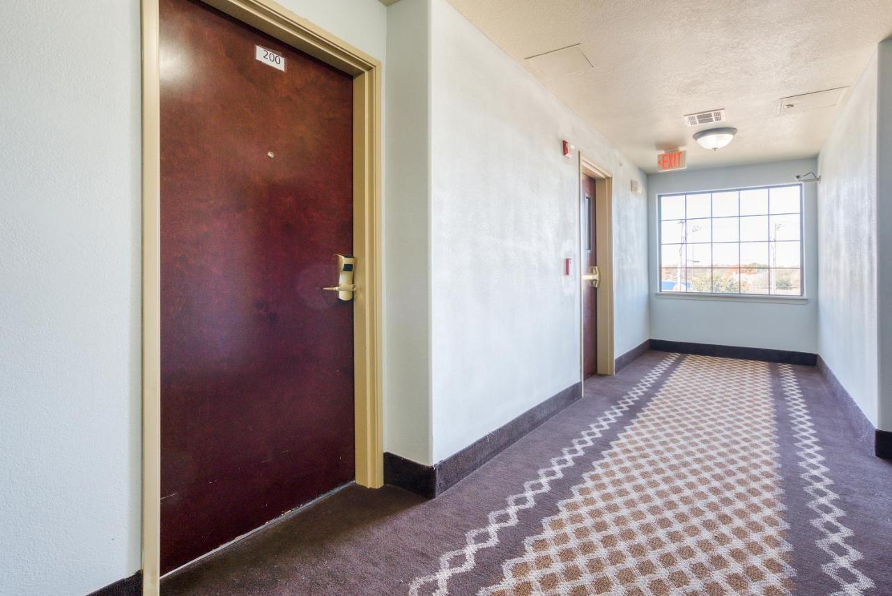 Oyo Townhouse Wichita Falls West Bagian luar foto