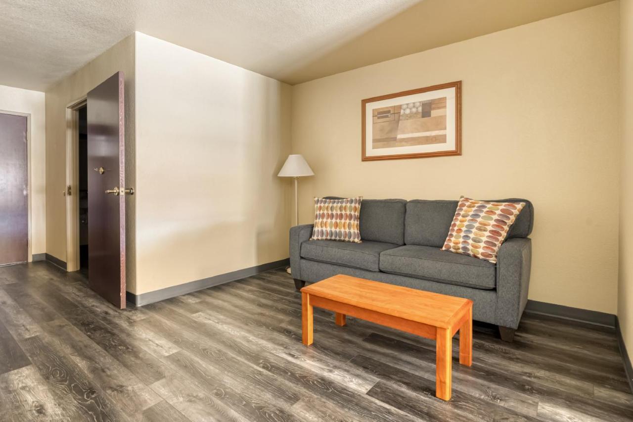 Oyo Townhouse Wichita Falls West Bagian luar foto